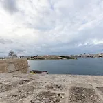Seafront - Location, Floor With Wifi & Ac By 360 Estates