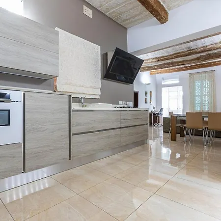 Seafront - Location, Floor With Wifi & Ac By 360 Estates Apartment