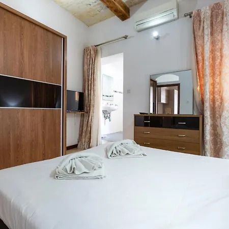 Seafront - Location, Floor With Wifi & Ac By 360 Estates *