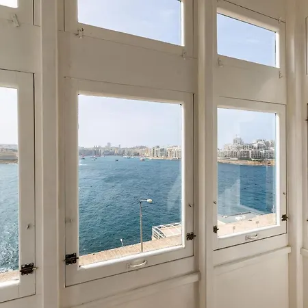 Seafront - Location, Floor With Wifi & Ac By 360 Estates Apartmán *