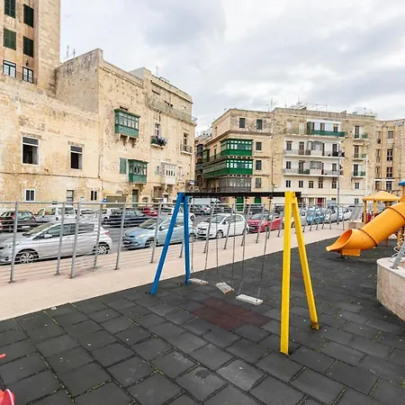 Seafront - Location, Floor With Wifi & Ac By 360 Estates