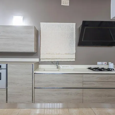 Seafront - Location, Floor With Wifi & Ac By 360 Estates Appartamento *