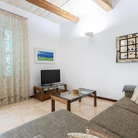 Seafront - Location, Floor With Wifi & Ac By 360 Estates 公寓