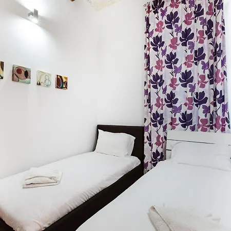 Seafront - Location, Floor With Wifi & Ac By 360 Estates Appartamento La Valletta