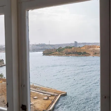 Seafront - Location, Floor With Wifi & Ac By 360 Estates *