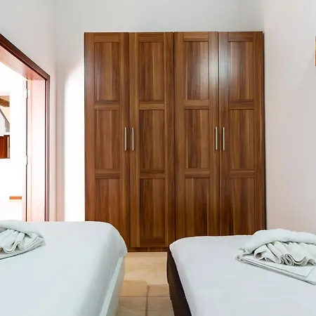 Seafront - Location, Floor With Wifi & Ac By 360 Estates